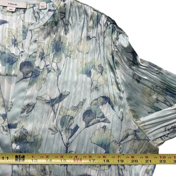 Vince Crushed Satin V Neck Blouse Size M Button Front Floral Pale Lagoon Pleated - Picture 8 of 12